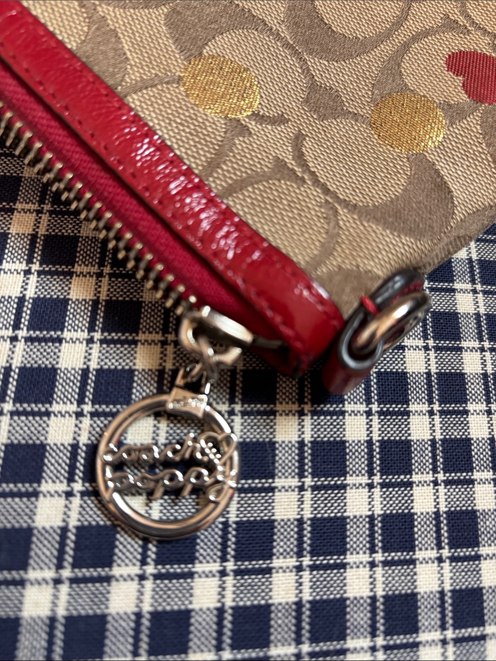 Coach, secret admirer Signature Canvas large Wristlet in Red, limited edition - Picture 9 of 10